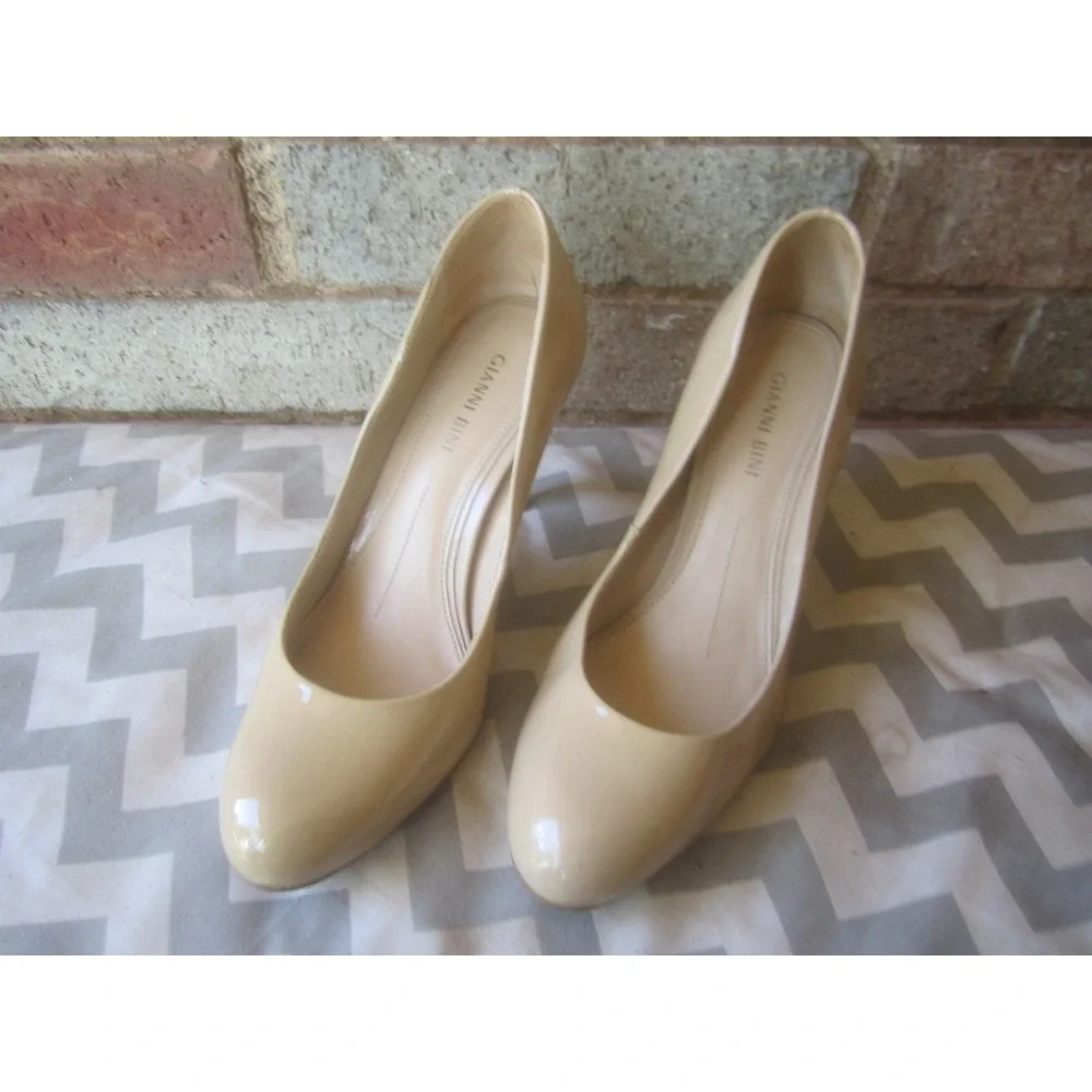 Gianni Bini Shoes Womens Size 7.5 Beige Round Toe Platform Dress Heels